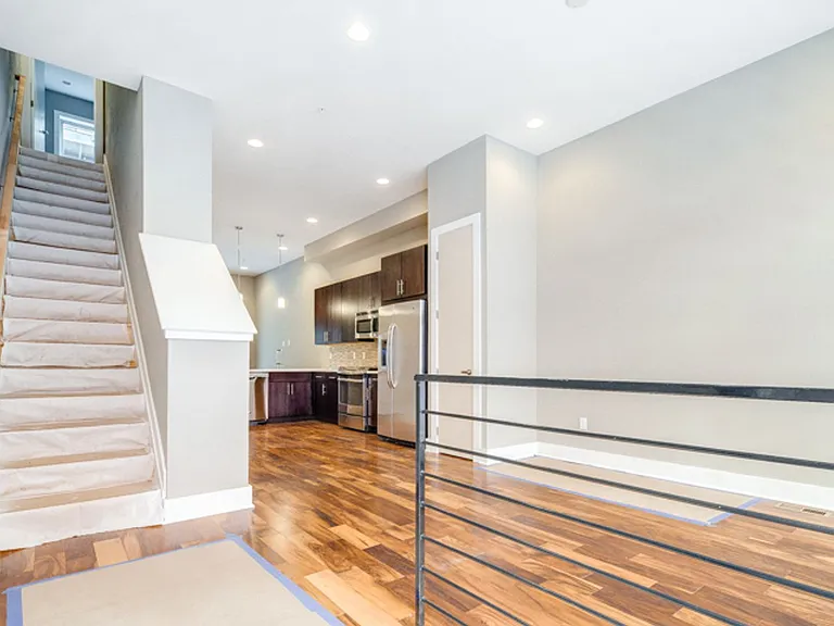 13 Bank St — Photo 24
