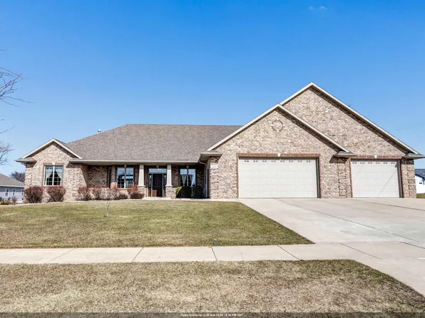 334 Whispering Creek Ct, Green Bay, WI 54303