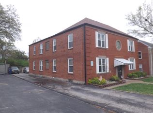 6910 Mackenzie Rd, Saint Louis, MO 63123