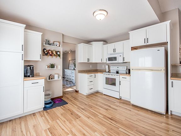 5th image of 311 3rd Ave NE