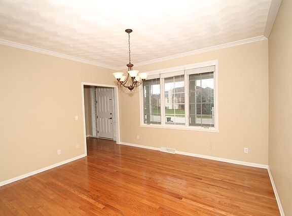 3rd image of 262 Castle Wynd Dr