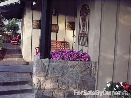 Gorgeous stone and slate fireplace
						:
						Has built-in planter and TV shelf