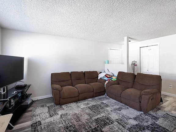4th image of 724 W Agate St APT A