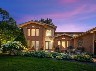 950 Huber Ln, Glenview, IL 60025