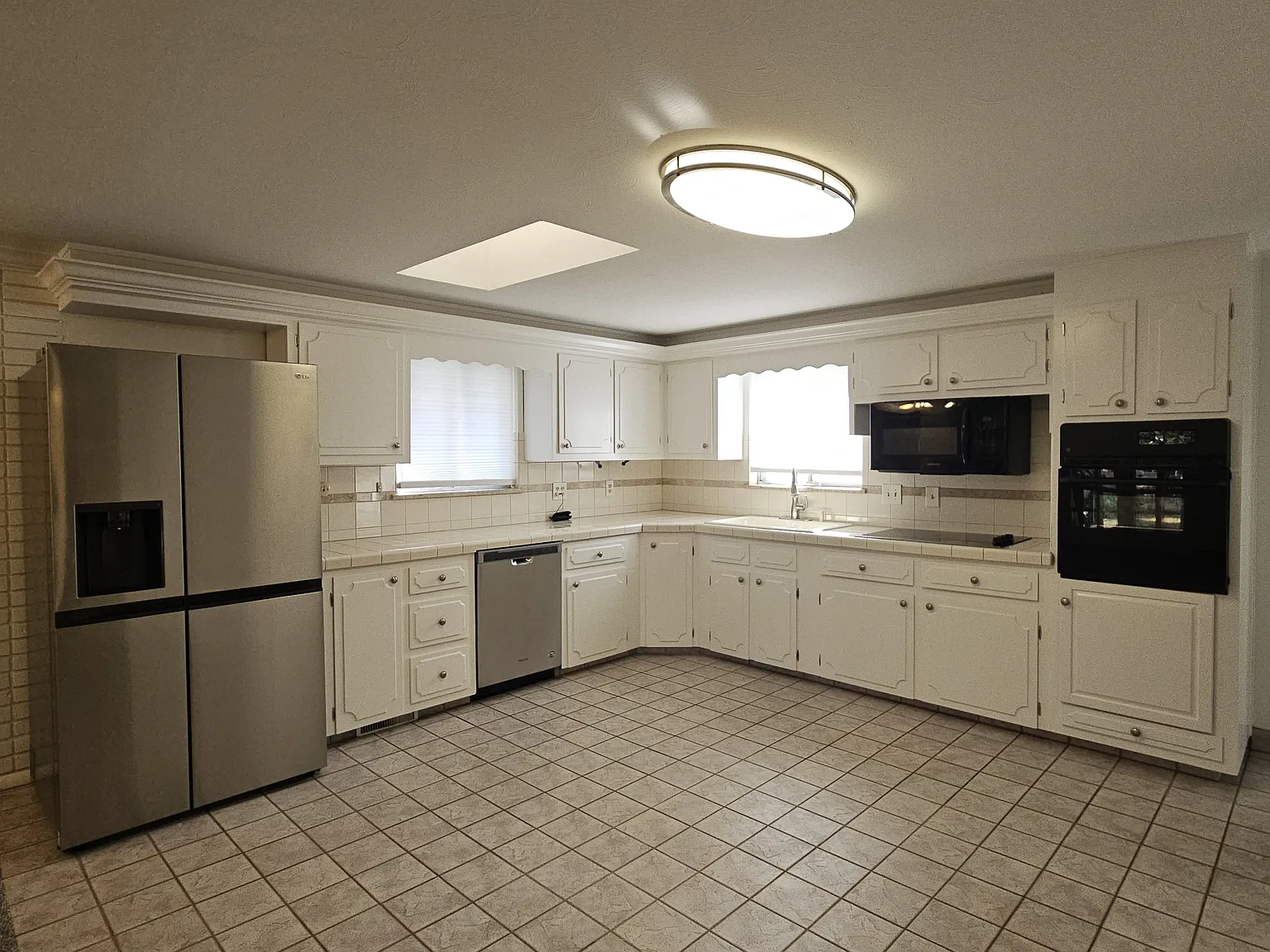 4 bed, 2290 sqft, $4,000 — Photo 3