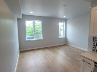 648 N 38th St #2, Philadelphia, PA 19104