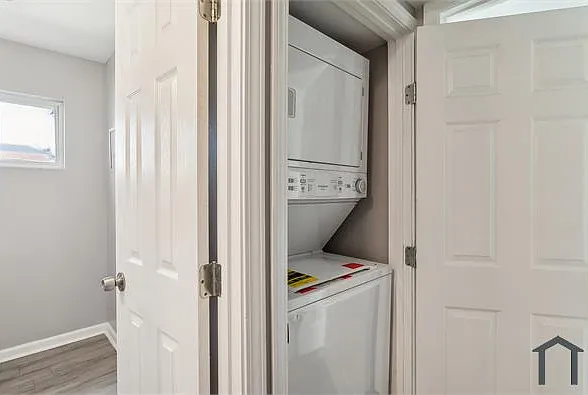 3 bed, 1300 sqft, $2,100 — Photo 3