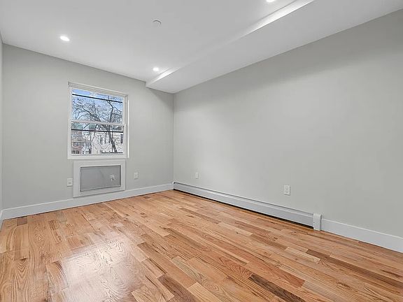 5th image of 238 Wyona St #2