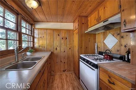 1239 Rainbow Valley Blvd — Photo 8