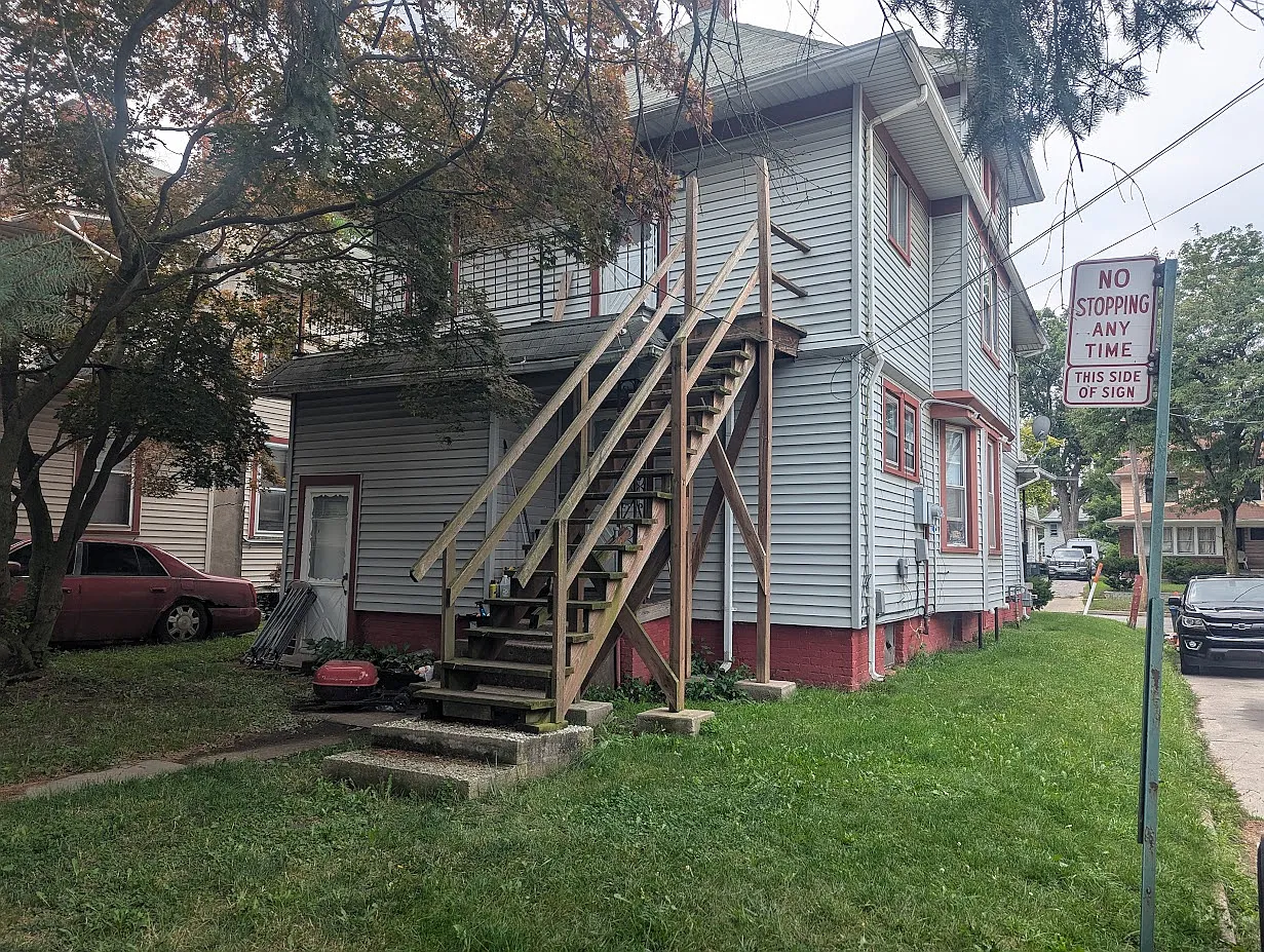 2 bed, 870 sqft, $875 — Photo 2