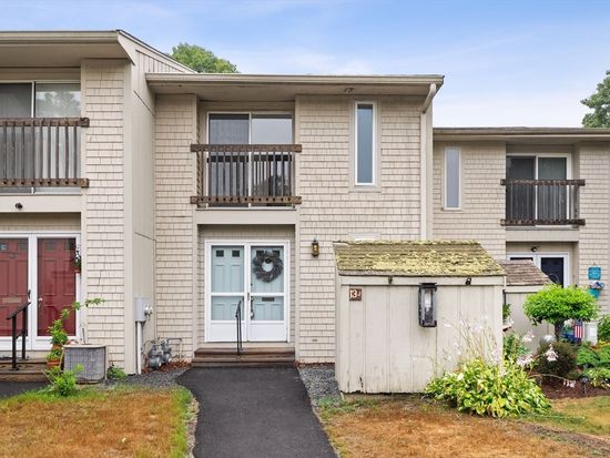 300 Buck Island Rd APT 13J, West Yarmouth, MA 02673