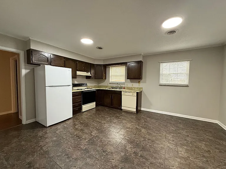 104 Skyview Dr — Photo 26