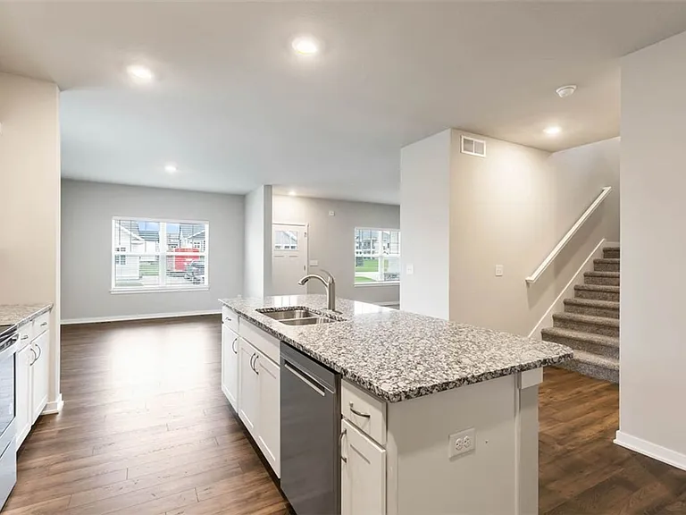 2408 SW Plaza Pkwy — Photo 5