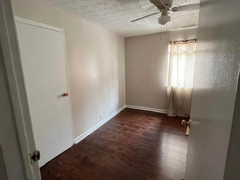 1517 Washington St E — Photo 7