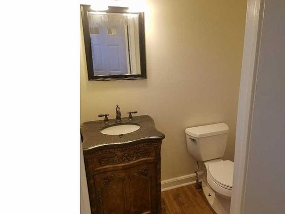 5th image of 260 Carlyn Ct