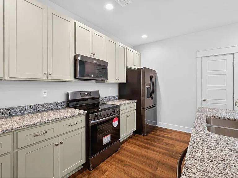 2805 Raintree Dr — Photo 15