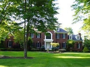 8440 Wembley Ct, Chagrin Falls, OH 44023