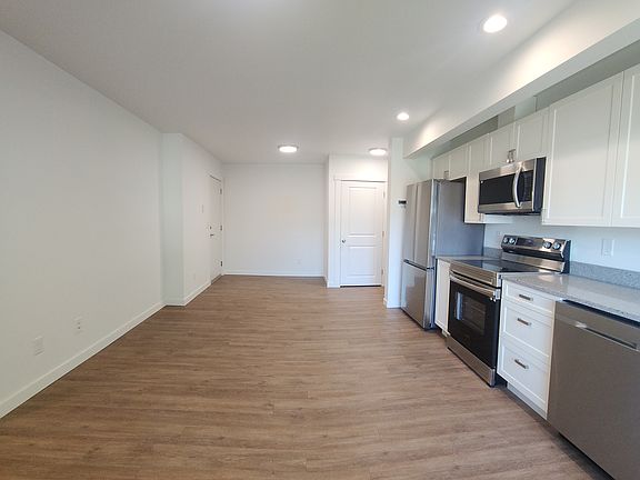3rd image of 516 Wells Ave S APT B