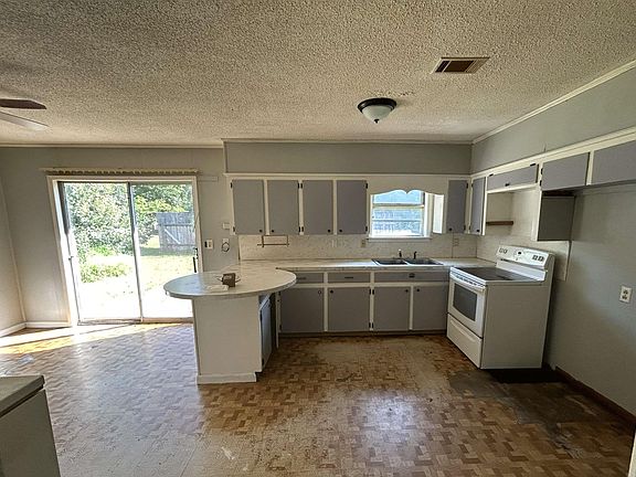 4th image of 103 E Yelverton