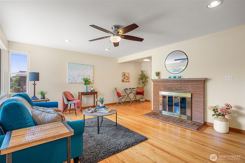2nd image of 7025 25th Avenue NE