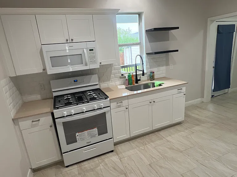 2305 Lorraine St — Photo 23