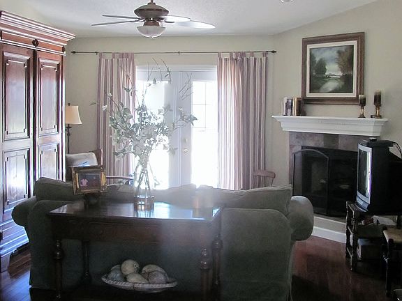 4th image of 708 Amelia Cir