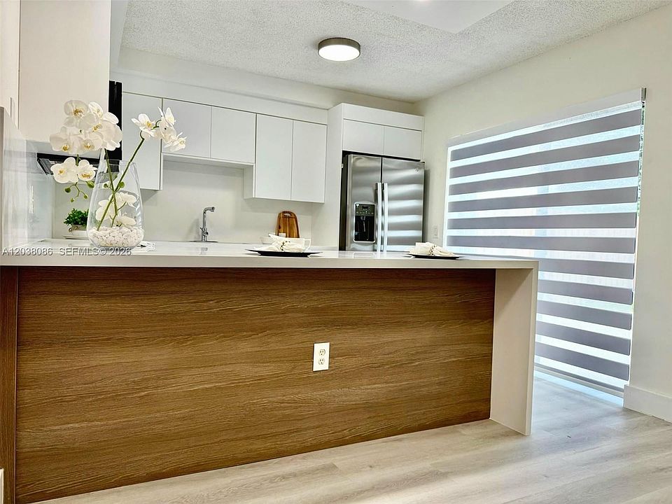 1st image of 2565 Garden Ct