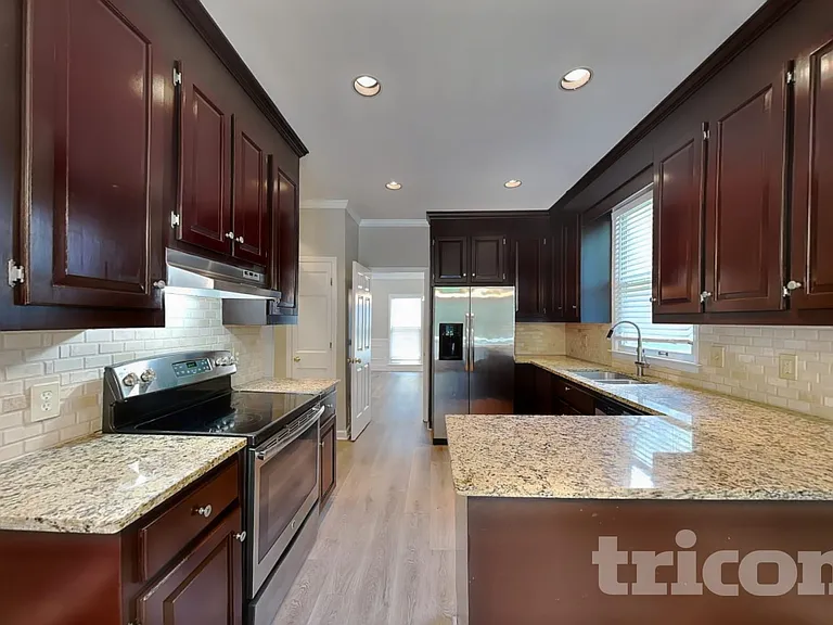 1040 Huntcliff — Photo 8