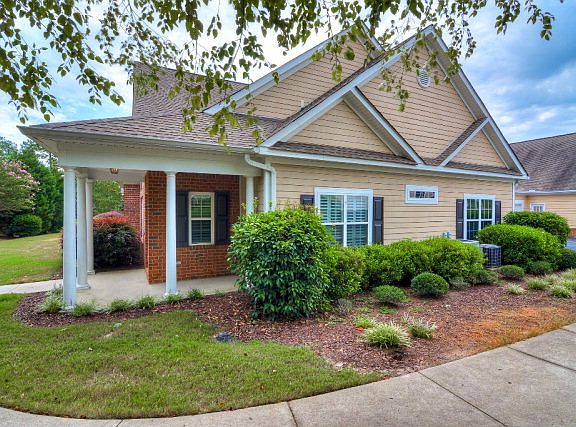 2nd image of 1204 Amberley Dr