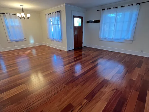 3211 Belvidere Ave SW, Seattle, WA 98126