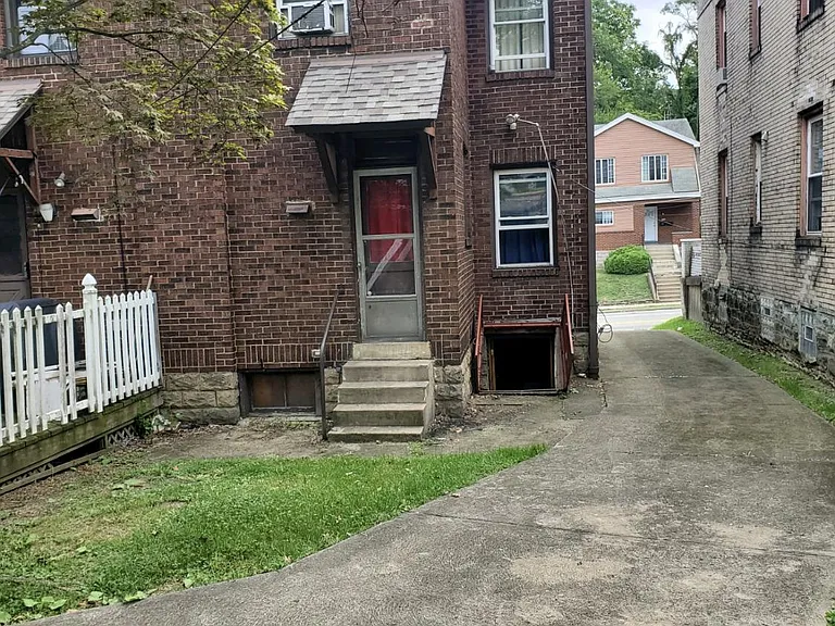 3559 Beechwood Blvd — Photo 2