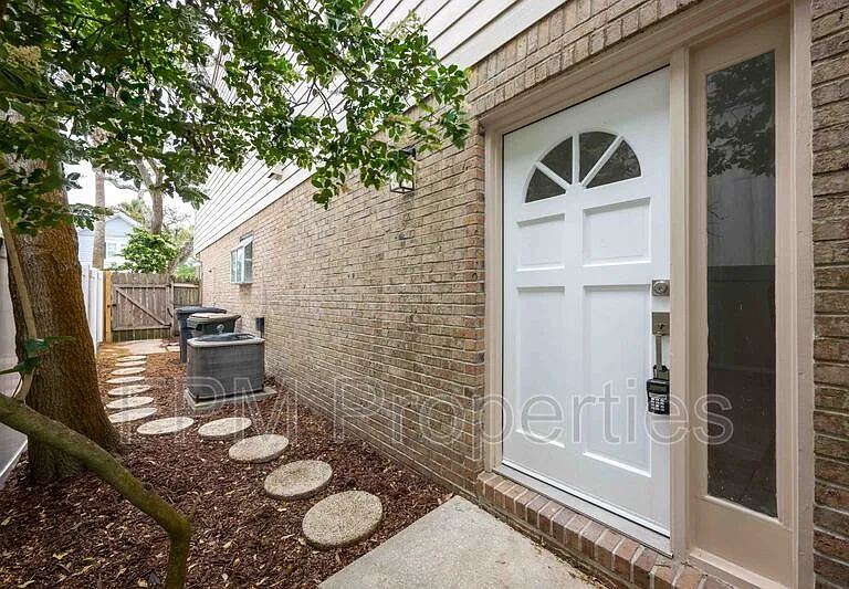 176 E Coast Dr — Photo 4