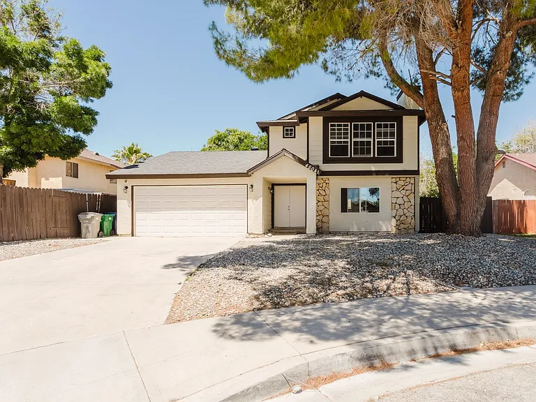 45041 Colleen Dr — Photo 2