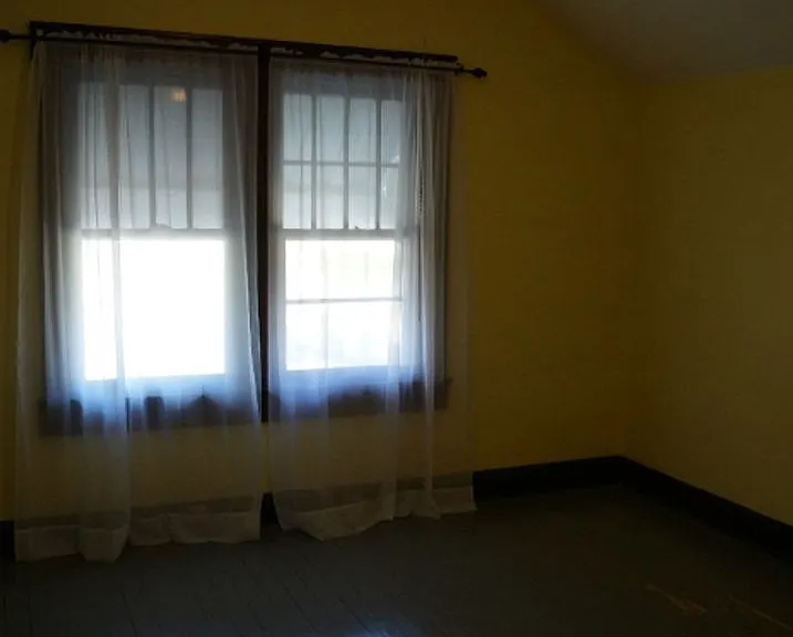 817 W 11th St — Photo 3