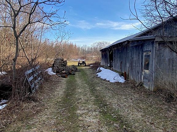 5th image of 8795 Fuller Rd