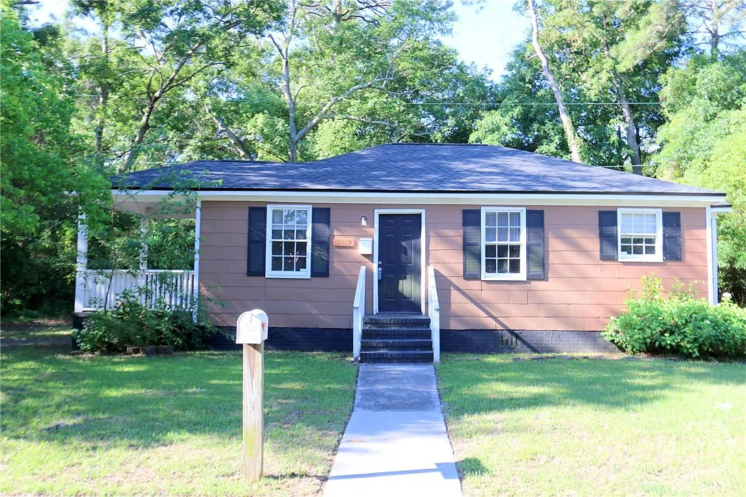2 bed, 1.0 bath, 875 sqft, $1,650 — Photo 2