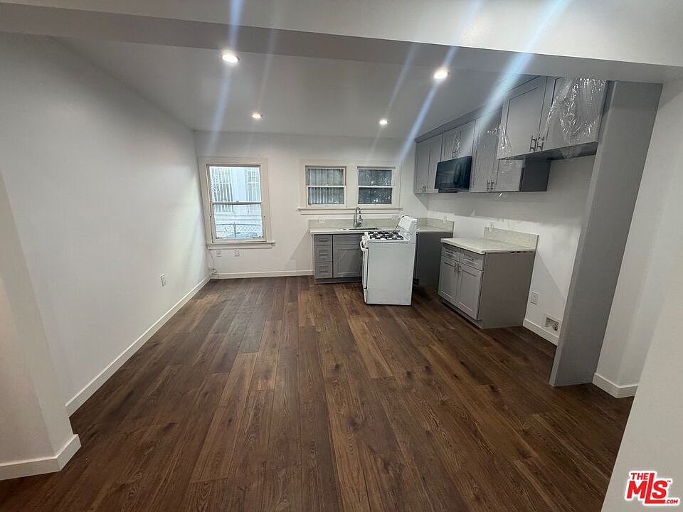 1st image of 1021 1/4 S Burlington Ave
