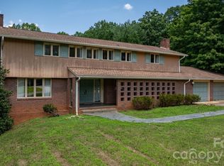 1335 36th Avenue Dr NE, Hickory, NC 28601