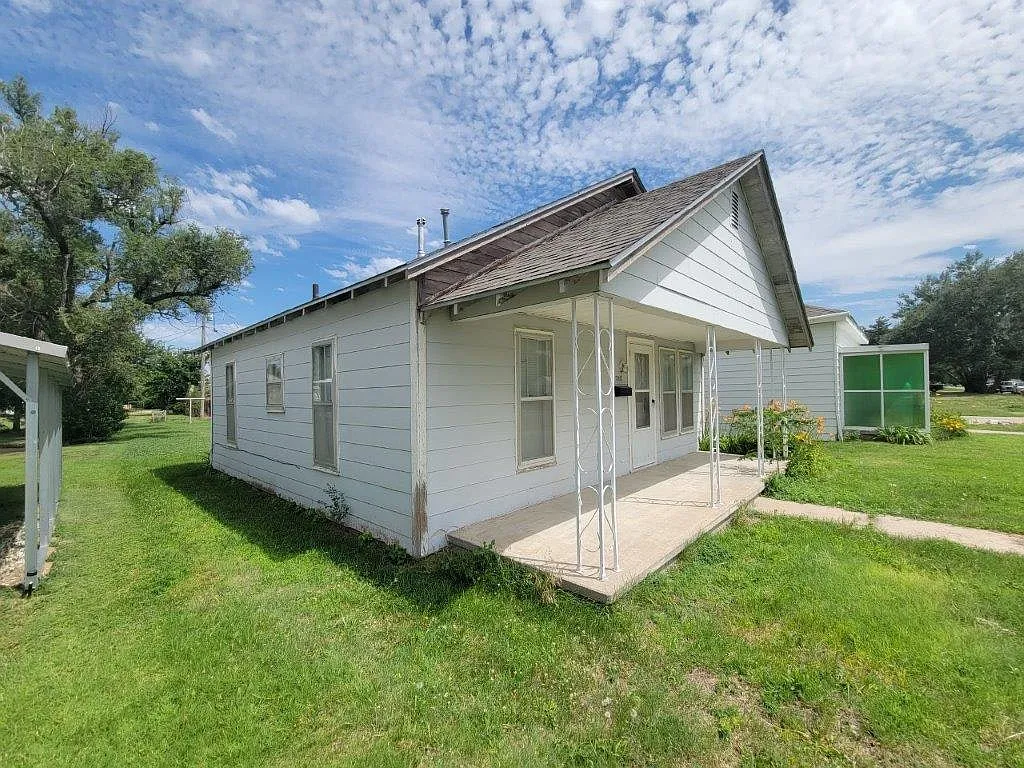 205 Kansas Street South — Photo 2