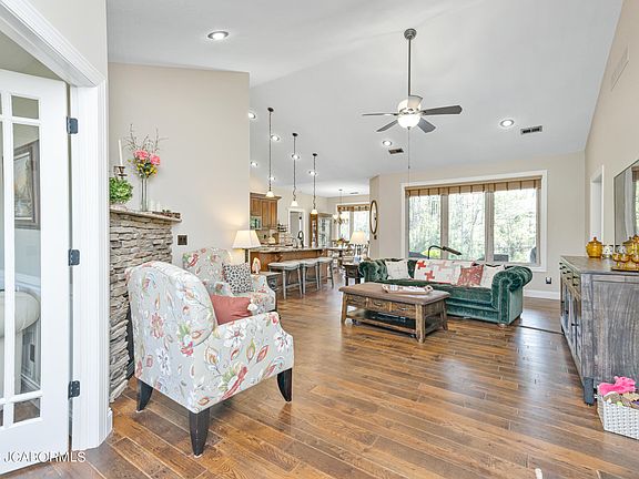 4th image of 2612 Stratford Chase Cir