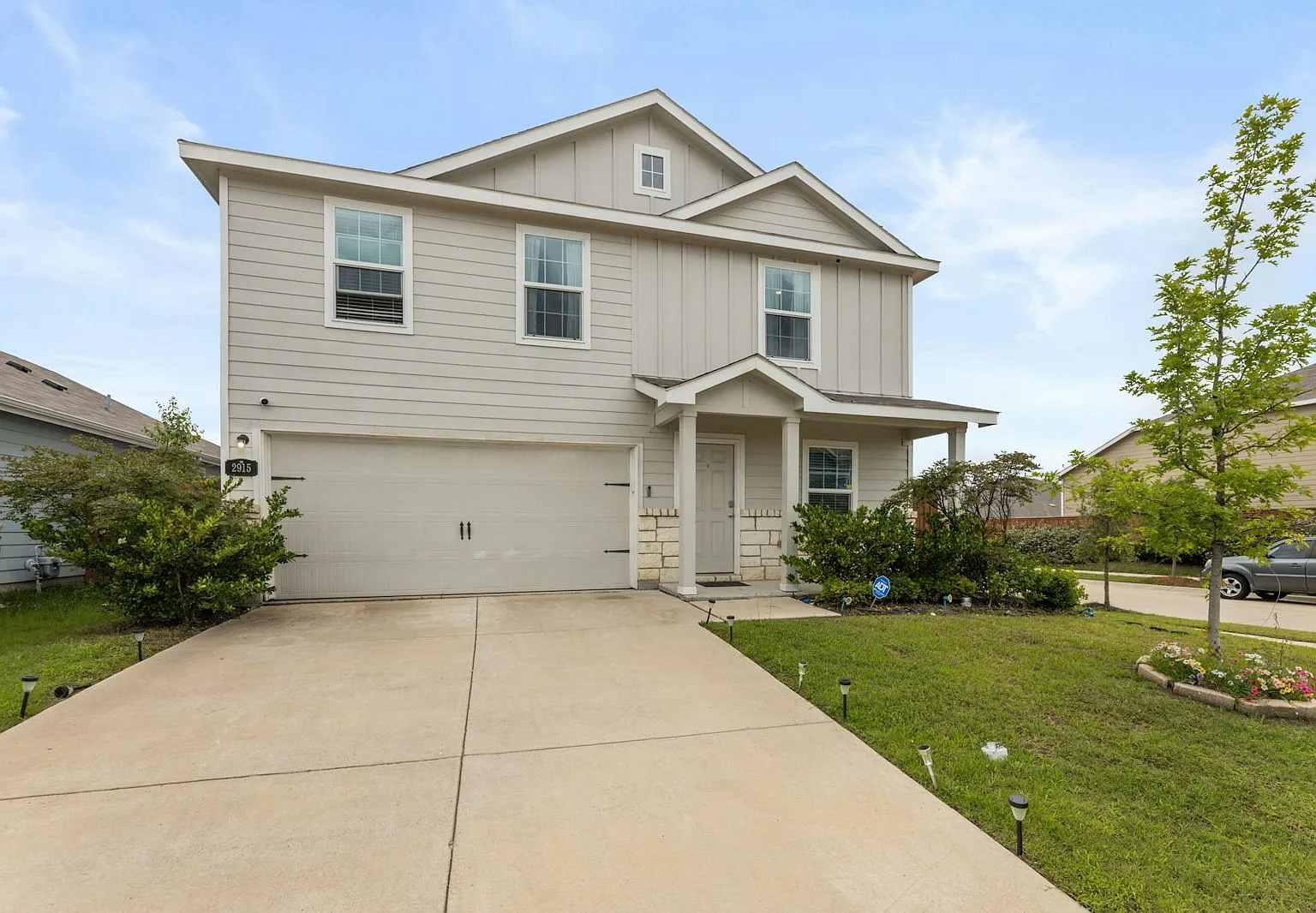 2915 Acacia Dr — Photo 3