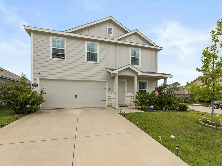 2915 Acacia Dr — Photo 3