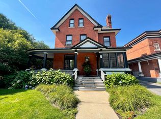 58 Sweetland Ave #1, Ottawa, ON K1N 7T6
