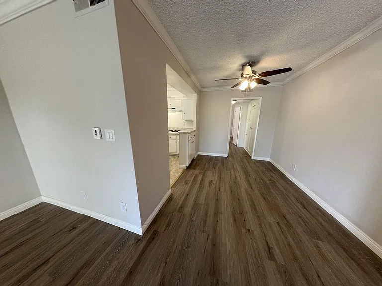 HYW - Hayworth Apts. — Photo 17