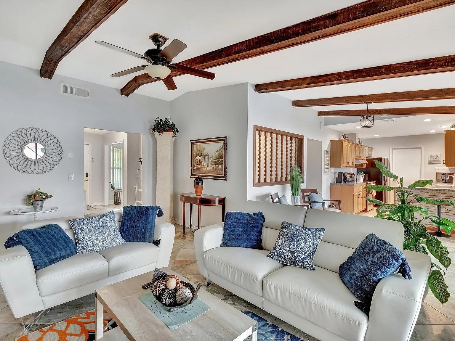 4 bed, 2.0 bath, 1665 sqft, $5,200 — Photo 4