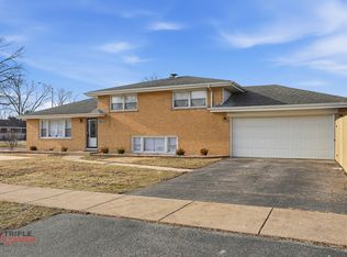 5500 W 83rd Pl, Burbank, IL 60459