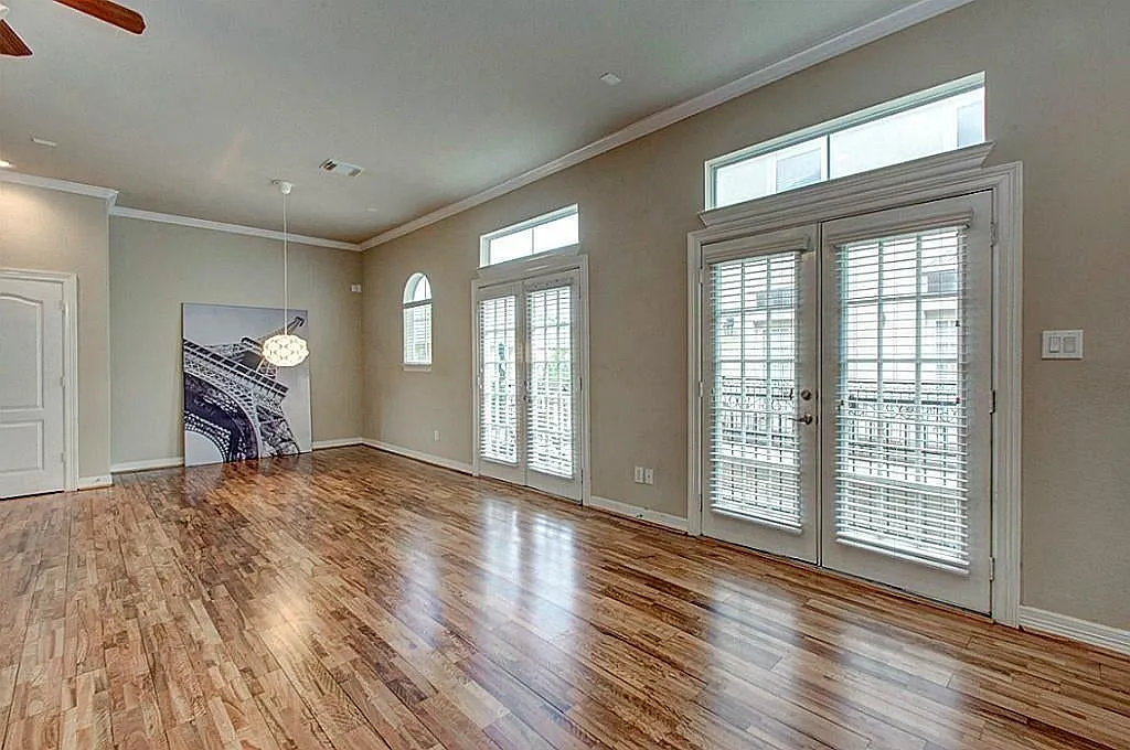 3 bed, 3.5 bath, 2152 sqft, $2,700 — Photo 4