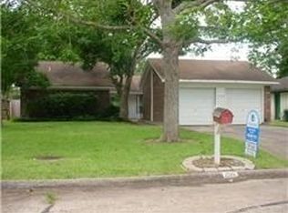 206 Pecan Dr, League City, TX 77573