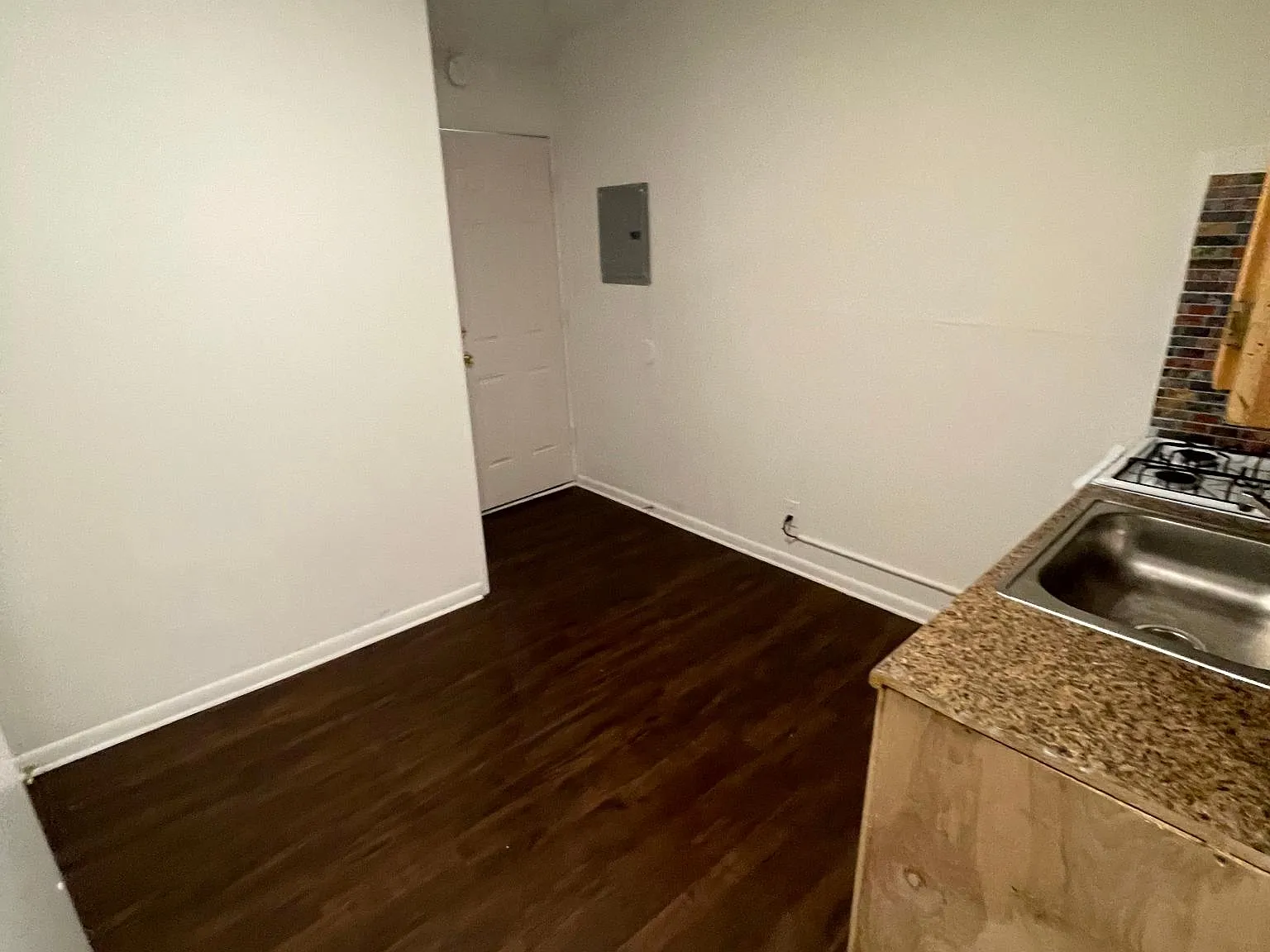324 N Eutaw St — Photo 2