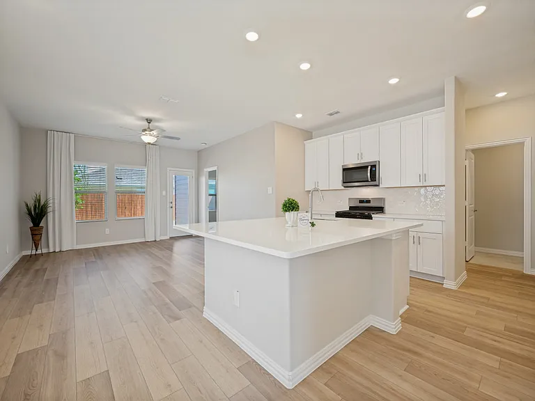 715 Dotty Dr — Photo 8